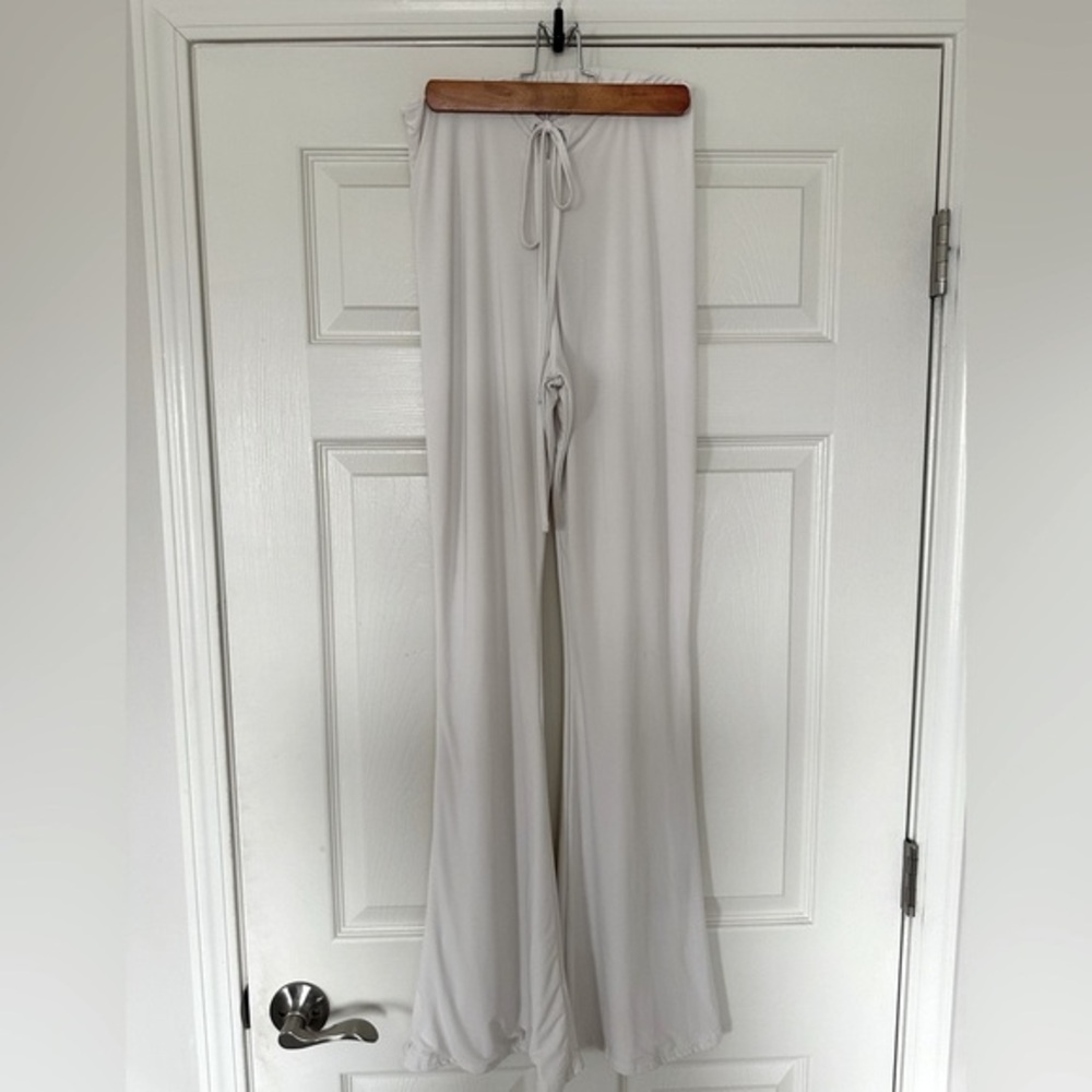 PRETTYLITTLETHING PLT WHITE FLARE PANTS | SZ‎ 8